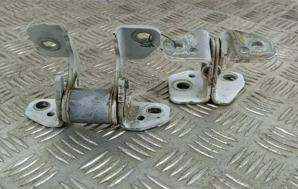 Front door hinge set