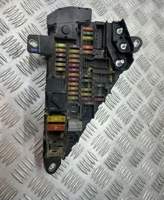 BMW 5 E60 E61 Fuse module 6906588 518811047