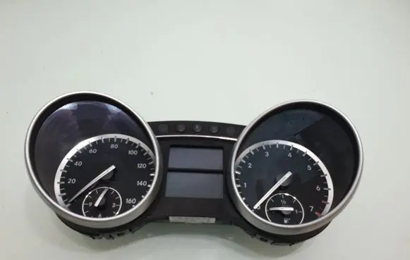 Mercedes-Benz GL X164 Speedometer (instrument cluster) A2519005900 PA2519005900