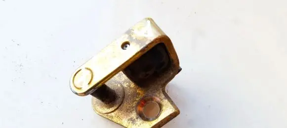 Ford Mondeo Mk III Front door lock loop/hook striker C7G0A