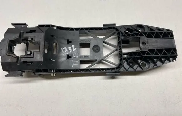 Volkswagen Tiguan Front door exterior handle/bracket 1K8837885 5N0837885 5N0837885F