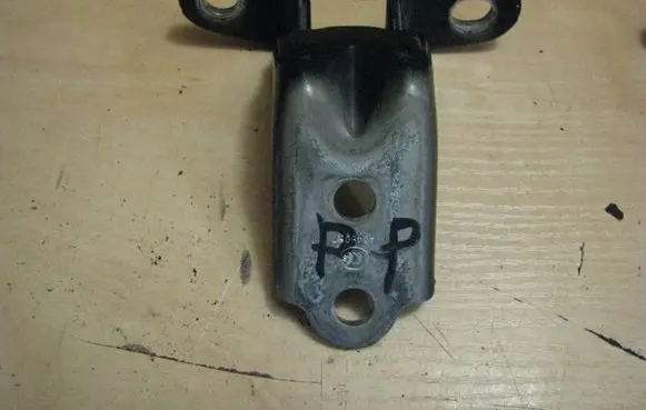 KIA Ceed Front door upper hinge 793102E000