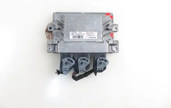 Renault Clio III Engine control unit/module 8201077701 S120202120A 8200700600