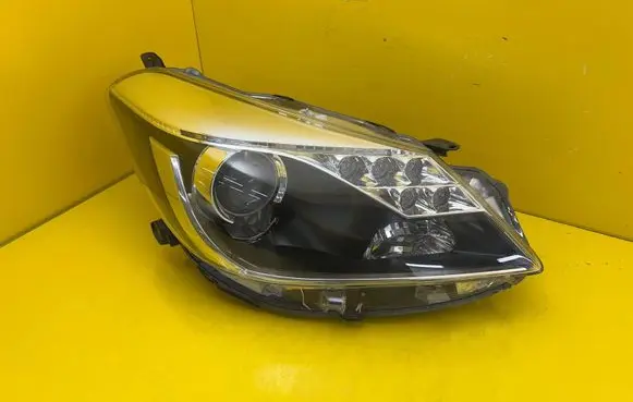 Toyota Yaris Headlight/headlamp