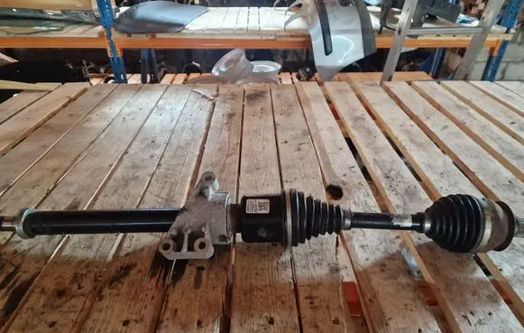 Chevrolet Equinox Front driveshaft 84170703