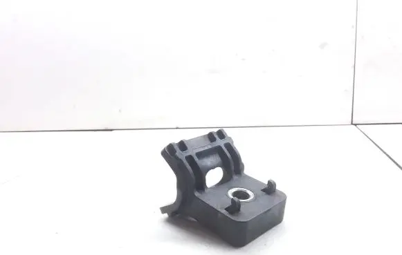 Radiator mount bracket