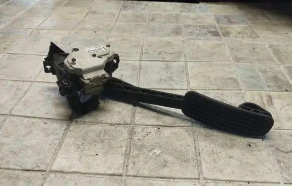 Volvo S60 Accelerator throttle pedal 6PV00853700 30636003