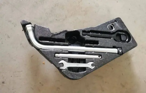 Audi Q5 SQ5 Tool set 4L0012113E 1T0805615A