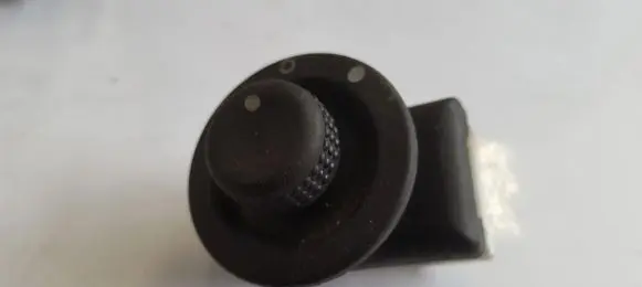 Renault Clio III Wing mirror switch 8200002442