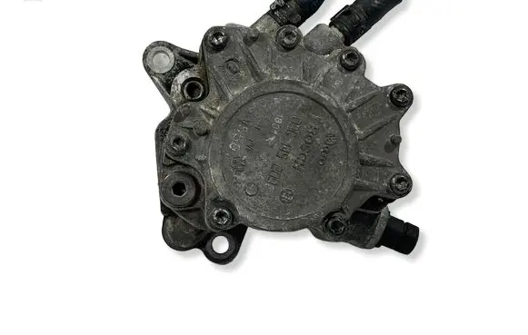 Volkswagen PASSAT B6 Vacuum pump 03G145209C