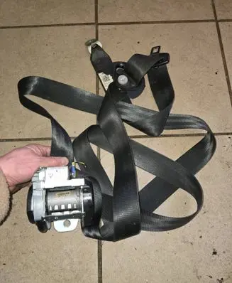 Volkswagen Golf V Front seatbelt 1K4857705BB 040947 60871657