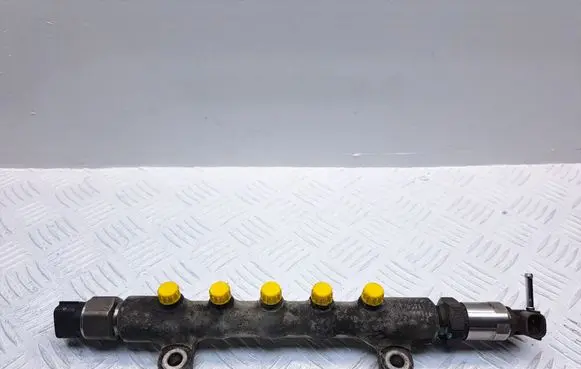 Toyota Avensis T250 Fuel main line pipe 238100R020 8945860010