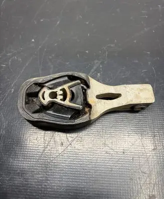 Peugeot 3008 II Engine mount bracket 9820511880