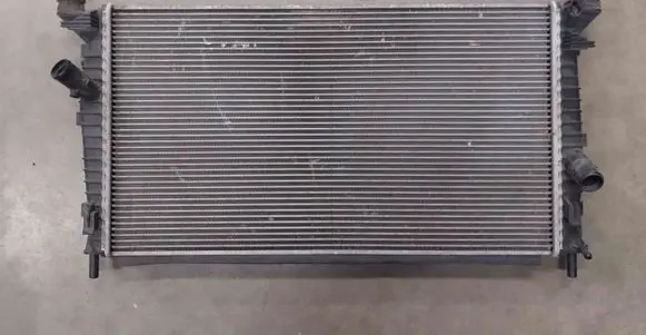 Ford Focus Coolant radiator 3M5H8005RK 470374C