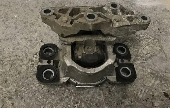Volvo S80 Gearbox mount 8G9N7M121