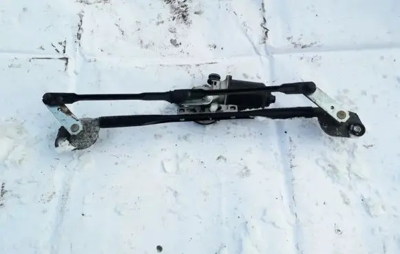 Hyundai Santa Fe Front wiper linkage and motor