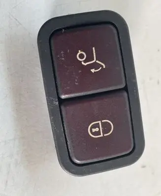 Mercedes-Benz C W204 Tailgate/trunk/boot open switch 2118219451