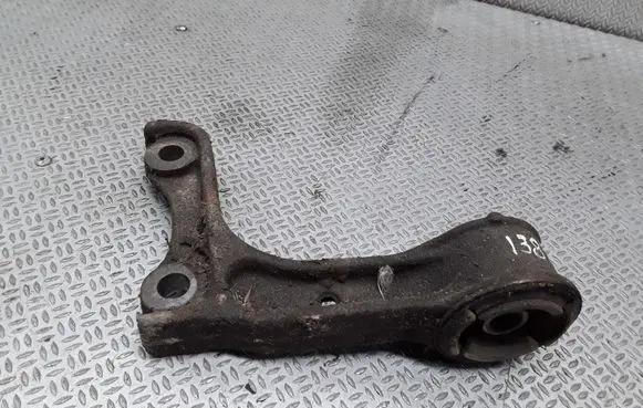 Toyota Hilux (N80, N90, N100, N110) Front differential bracket 