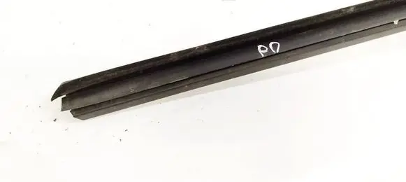 Skoda Praktik (5J8) Front door glass trim molding 5J7837479