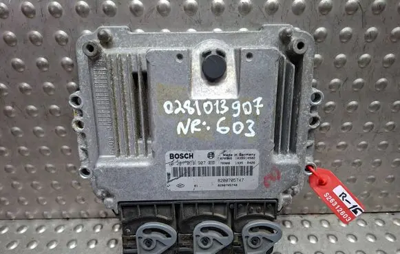 Renault Megane II Engine control unit/module S26312603 0281013907 8200705747