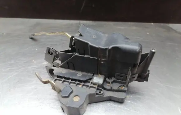 Mercedes-Benz CLK A208 C208 Front door lock 2087200435