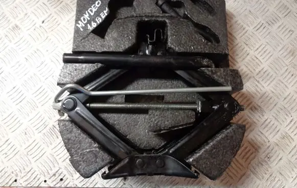 Ford Mondeo MK IV Lift Jack 7S7117009BC