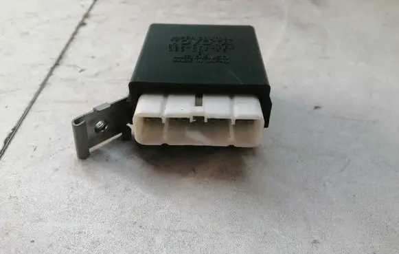 Lexus LS 400 Window wiper relay 8594050050 0521001951
