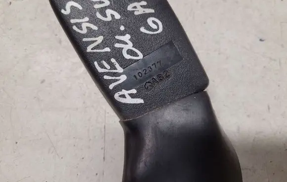 Toyota Avensis T250 Middle seatbelt buckle (rear) 102377