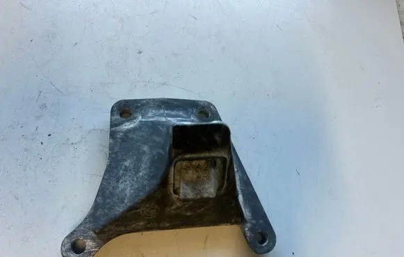 BMW 7 E65 E66 Engine mounting bracket 6758403