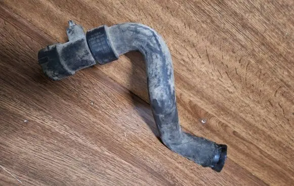 Audi A6 S6 C4 4A Engine coolant pipe/hose 4A01210558
