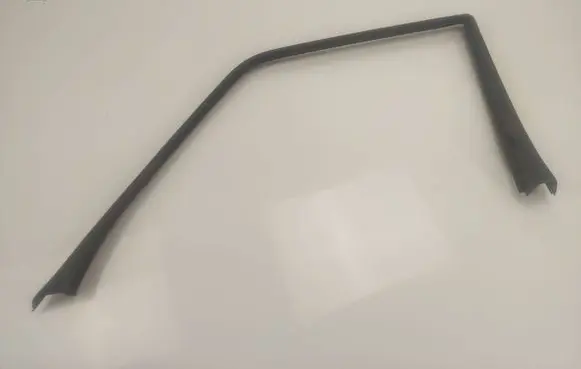 Mercedes-Benz S W126 Front door glass trim molding 1267250471 S12720000 A1267250471