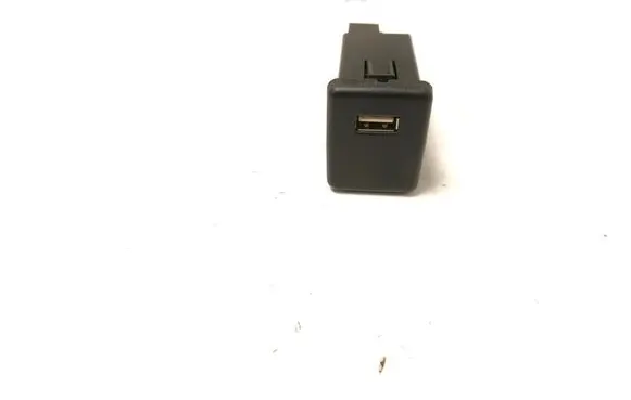 Opel Astra K USB socket connector 39087528