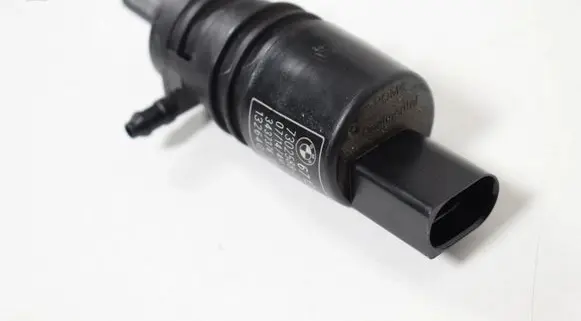 Toyota Corolla E120 E130 Windscreen/windshield washer pump 7302588