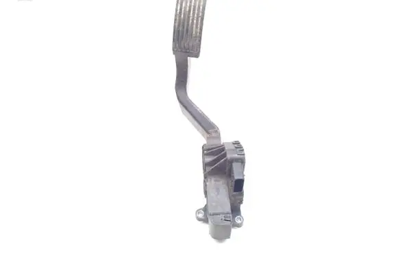 Accelerator throttle pedal
