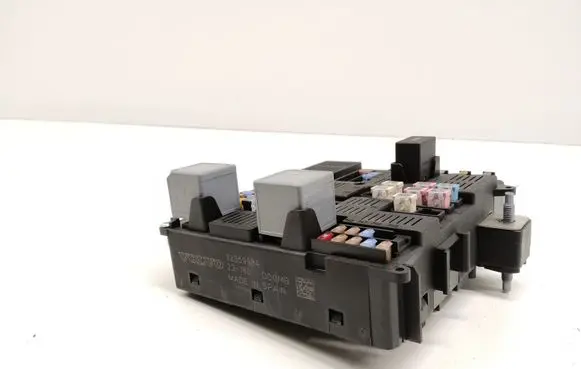 Volvo V60 Fuse module 32359984