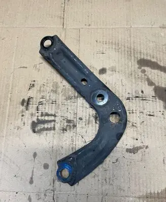 Honda HR-V Rear bumper mounting bracket