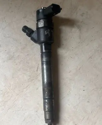 Volvo S60 Fuel injector 30750283