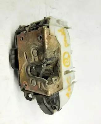 Volkswagen Golf III Front door lock 1H1837016