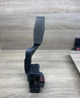 Opel Zafira B Accelerator throttle pedal 9202341BT