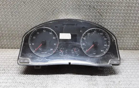 Volkswagen Eos Speedometer (instrument cluster) 1Q0920963