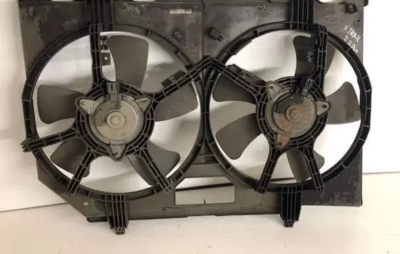 Nissan X-Trail T30 Radiator cooling fan shroud