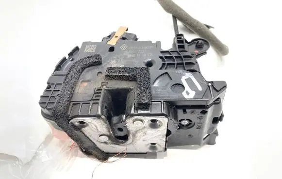 Renault Clio IV Front door lock 805033000R