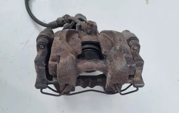 Volkswagen PASSAT B8 Rear brake caliper 3Q0615406
