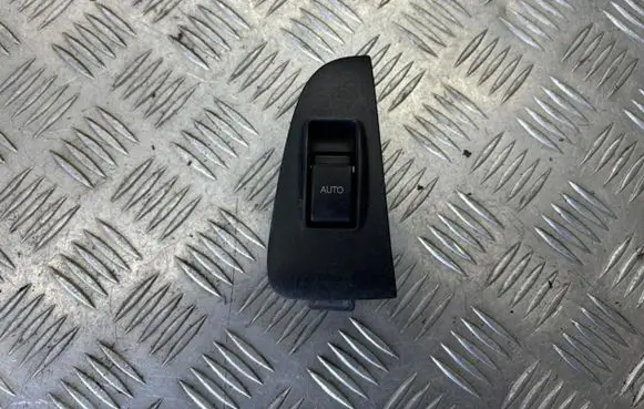 Toyota Avensis T250 Electric window control switch 7427105020