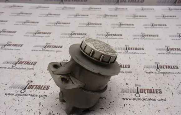 Mitsubishi Outlander Brake fluid reservoir 