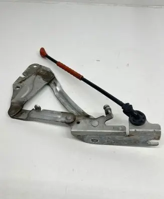 Volkswagen Golf Plus Engine bonnet/hood hinges 5M0823301