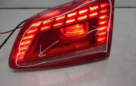 Tailgate rear/tail lights