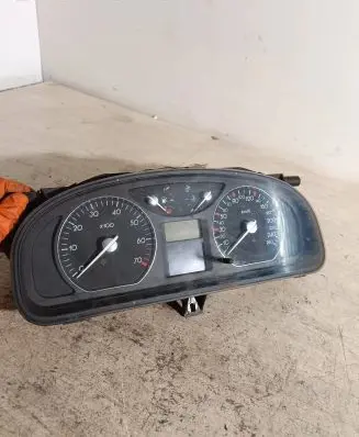 Renault Laguna II Speedometer (instrument cluster) 8200218884 SK6GUE42 5040V8860079