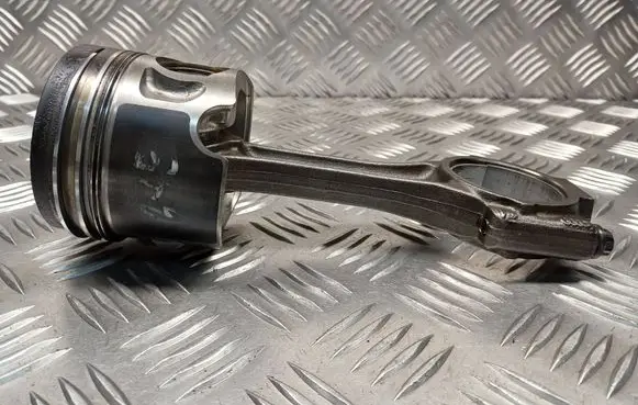 Volkswagen Touran I Piston with connecting rod 18R0 038G