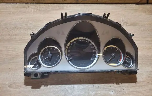 Mercedes-Benz E W212 Speedometer (instrument cluster) A2129004904